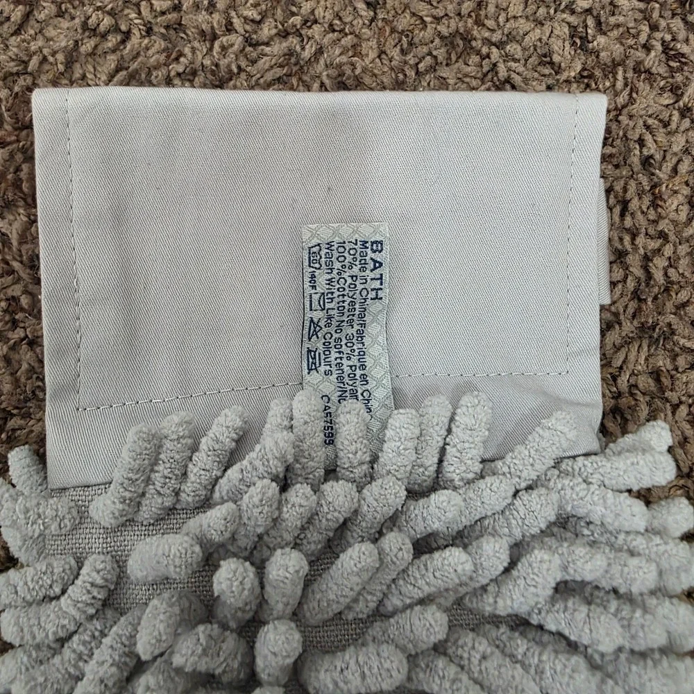 Norwex Snowflake Chenille Hand Towel Hanging Holiday Gray Silver Gold BacLock